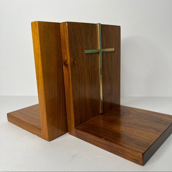 Mid-Century Modern Pair of Wooden Bookends with Gold Plated Religious Cross - Picture 12 of 13